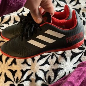 Boys adidas predator in door soccer shoes